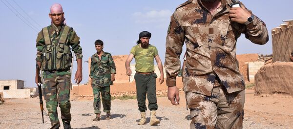 Syrian pro-government forces walk in the northern Syrian town of Maskanah after they took control of the town from Islamic State (IS) group jihadists on June 5, 2017 - Sputnik International