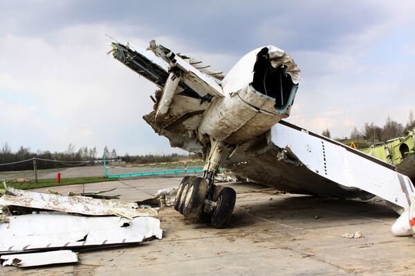 Polish President Lech Kaczynski's Tu-154 aircraft debris at Smolensk airfield's secured area Polish President Lech Kaczynski's Tu-154 aircraft debris at Smolensk airfield's secured area - Sputnik International