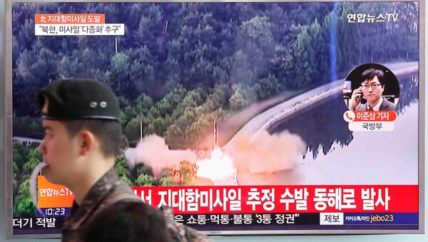 A South Korean soldier walks past a TV broadcast of a news report on North Korea firing what appeared to be several land-to-ship missiles off its east coast, at a railway station in Seoul, South Korea, June 8, 2017. - Sputnik International