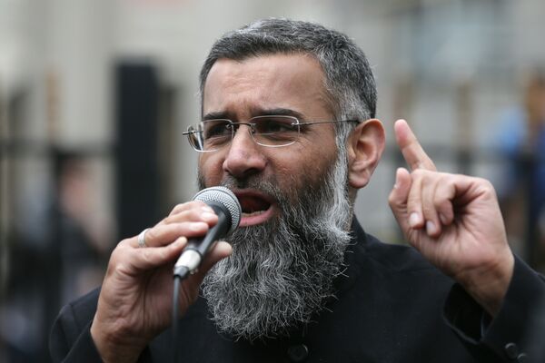 Anjem Choudary, right, a British Muslim social and political activist and spokesman for Islamist group, Islam4UK, speaks following prayers at the Central London Mosque in Regent's Park, London, Friday, April 3, 2015. Anjem Choudary, right, a British Muslim social and political activist and spokesman for Islamist group, Islam4UK, speaks following prayers at the Central London Mosque in Regent's Park, London, Friday, April 3, 2015. - Sputnik International