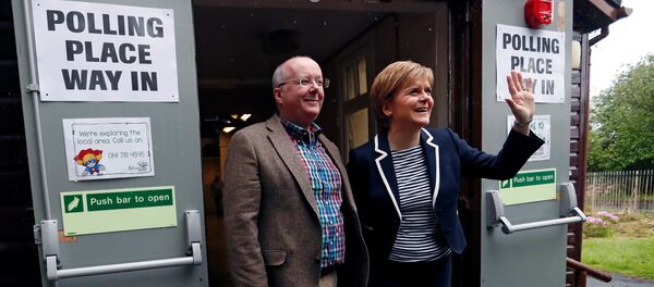 First Minister of Scotland Nicola Sturgeon and her husband Peter Murrell pose after voting in Glasgow, Britain First Minister of Scotland Nicola Sturgeon and her husband Peter Murrell pose after voting in Glasgow, Britain - Sputnik International