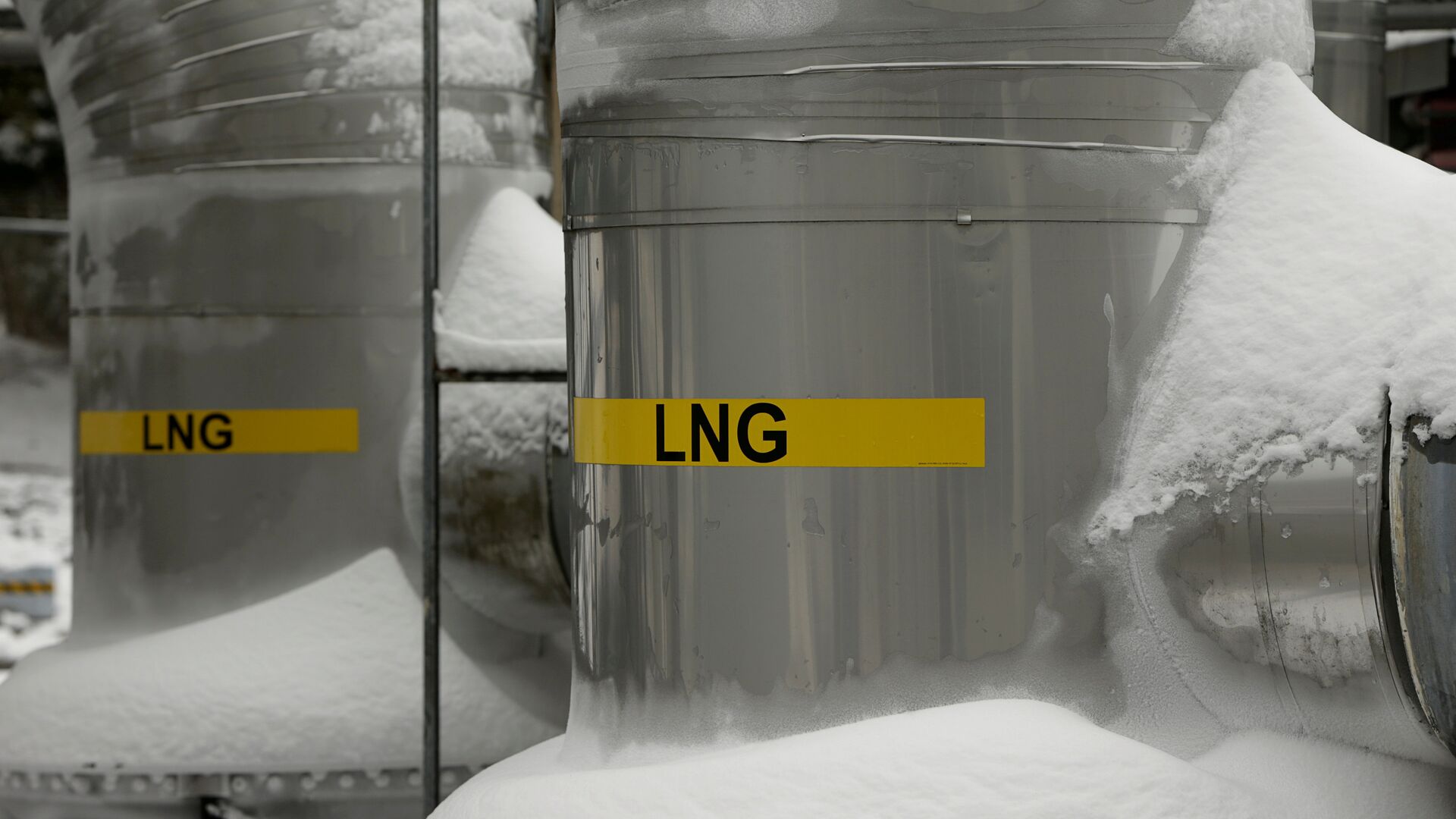 FILE PHOTO: Snow covered transfer lines are seen at the Dominion Cove Point Liquefied Natural Gas (LNG) terminal in Lusby, Maryland March 18, 2014. - Sputnik International, 1920, 03.02.2022