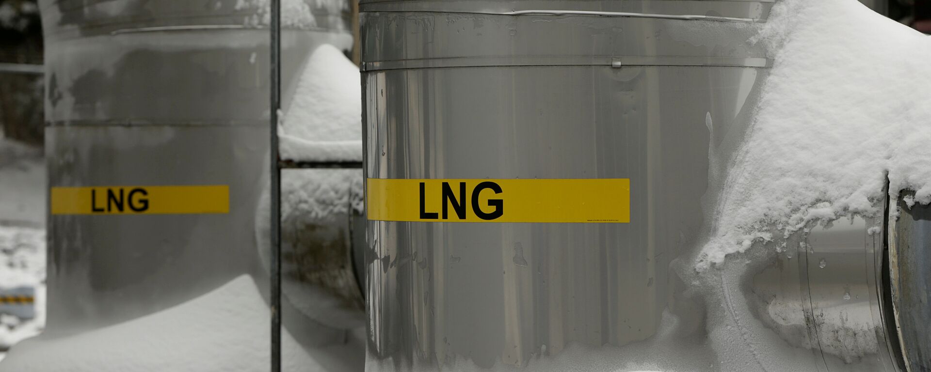 FILE PHOTO: Snow covered transfer lines are seen at the Dominion Cove Point Liquefied Natural Gas (LNG) terminal in Lusby, Maryland March 18, 2014. - Sputnik International, 1920, 27.02.2022