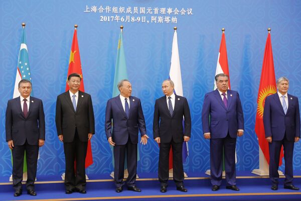 June 9, 2017. President Vladimir Putin poses for photographs with the participants of the meeting of the Council of Heads of State of the Shanghai Cooperation Organization (SCO). From left: President of Uzbekistan Shavkat Mirziyoyev, President of China Xi Jinping, President of Kazakhstan Nursultan Nazarbayev. From right: President of Kyrgyzstan Almazbek Atambayev, President of Tajikistan Emomali Rahmon. - Sputnik International