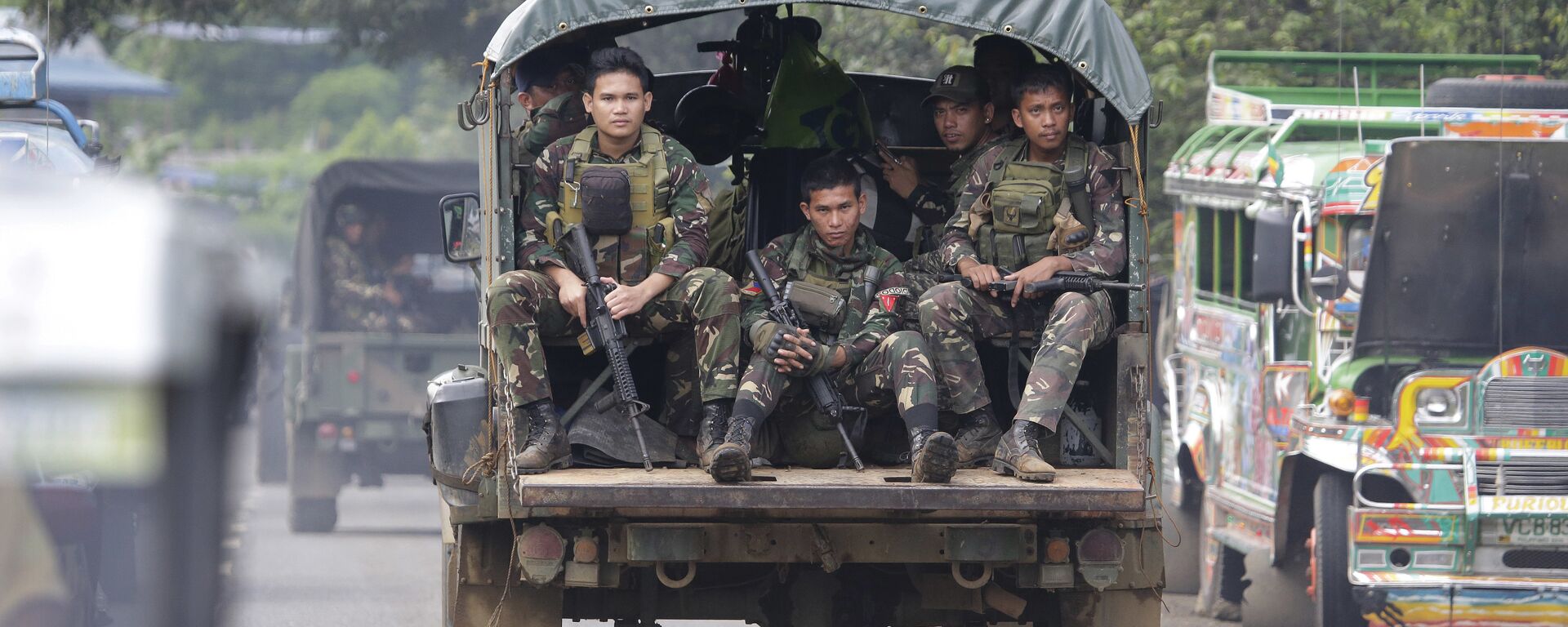 In this June 9, 2017, photo, soldiers ride a military vehicle on the outskirts of Marawi city, southern Philippines. The Philippine military says 13 marines have been killed in fierce fighting with Muslim militants who have laid siege to southern Marawi city. - Sputnik International, 1920, 13.03.2023