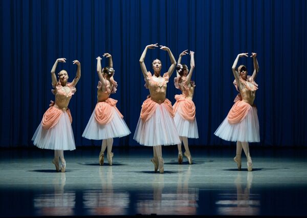 Backstage View: An Insider Look at Young Russian Ballerinas' Performance - Sputnik International