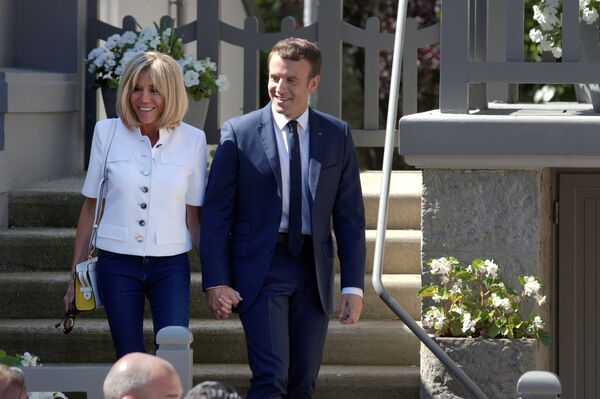 French President Emmanuel Macron and wife Brigitte leave home before voting in the first of two rounds of parliamentary elections in Le Touquet, France, June 11, 2017. French President Emmanuel Macron and wife Brigitte leave home before voting in the first of two rounds of parliamentary elections in Le Touquet, France, June 11, 2017. - Sputnik International