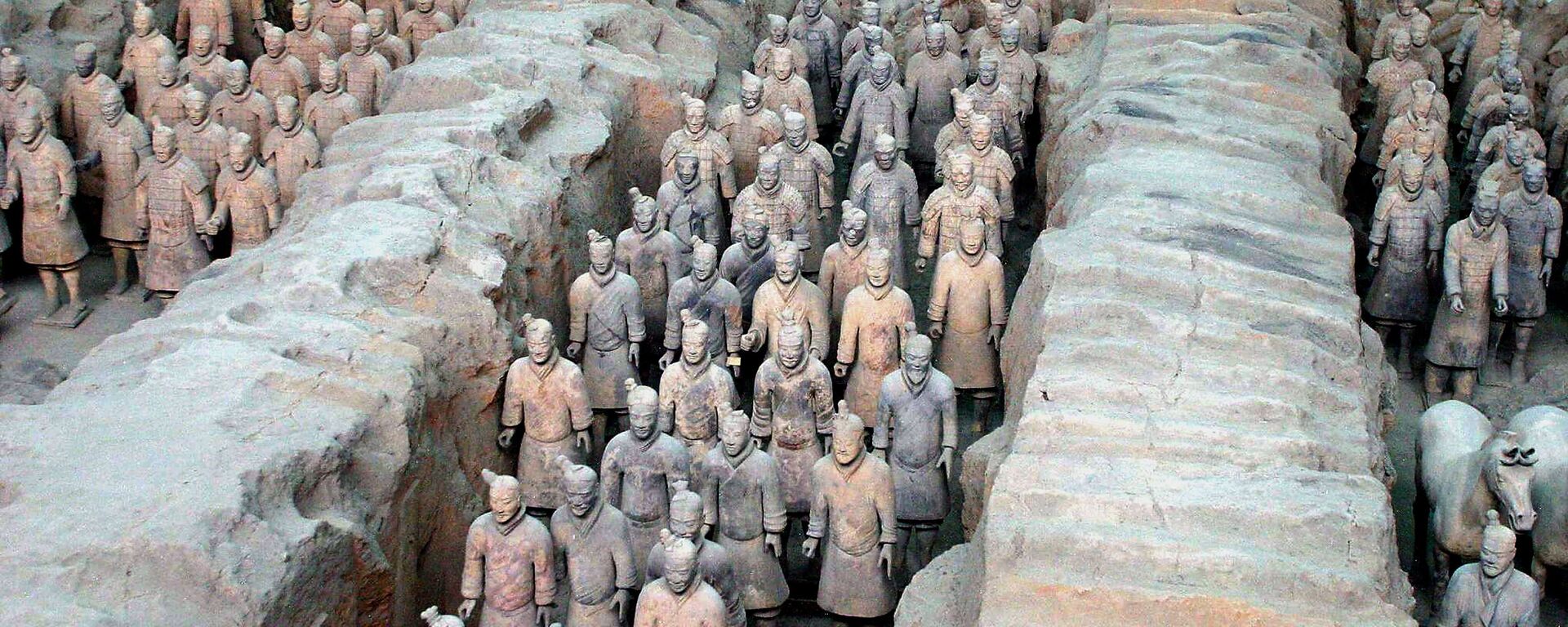 The 2,000-year-old terracotta army at the Qin Terracotta Warriors and Horses Museum, in Xian, central China's Shaanxi province. (File) - Sputnik International, 1920, 25.12.2017