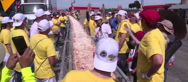Record-Breaking Pizza Baked In The US Record-Breaking Pizza Baked In The US - Sputnik International