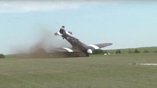 Spitfire crash on takeoff few meters from public during airshow in North of France - Sputnik International