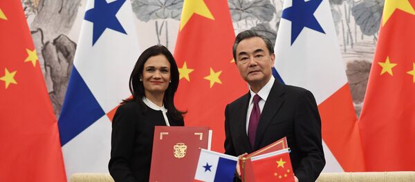 Panama's Vice President and Foreign Minister Isabel de Saint Malo (L) and Chinese Foreign Minister Wang Yi pose with their documents after signing a joint communique on establishing diplomatic relations, in Beijing, China on June 13, 2017 Panama's Vice President and Foreign Minister Isabel de Saint Malo (L) and Chinese Foreign Minister Wang Yi pose with their documents after signing a joint communique on establishing diplomatic relations, in Beijing, China on June 13, 2017 - Sputnik International