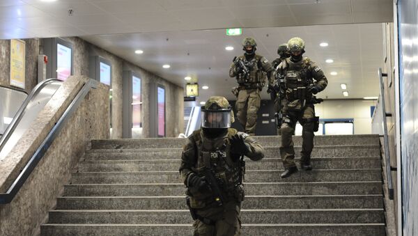 Heavily armed police forces walk through the underground station in Munich, southern Germany (File) - Sputnik International