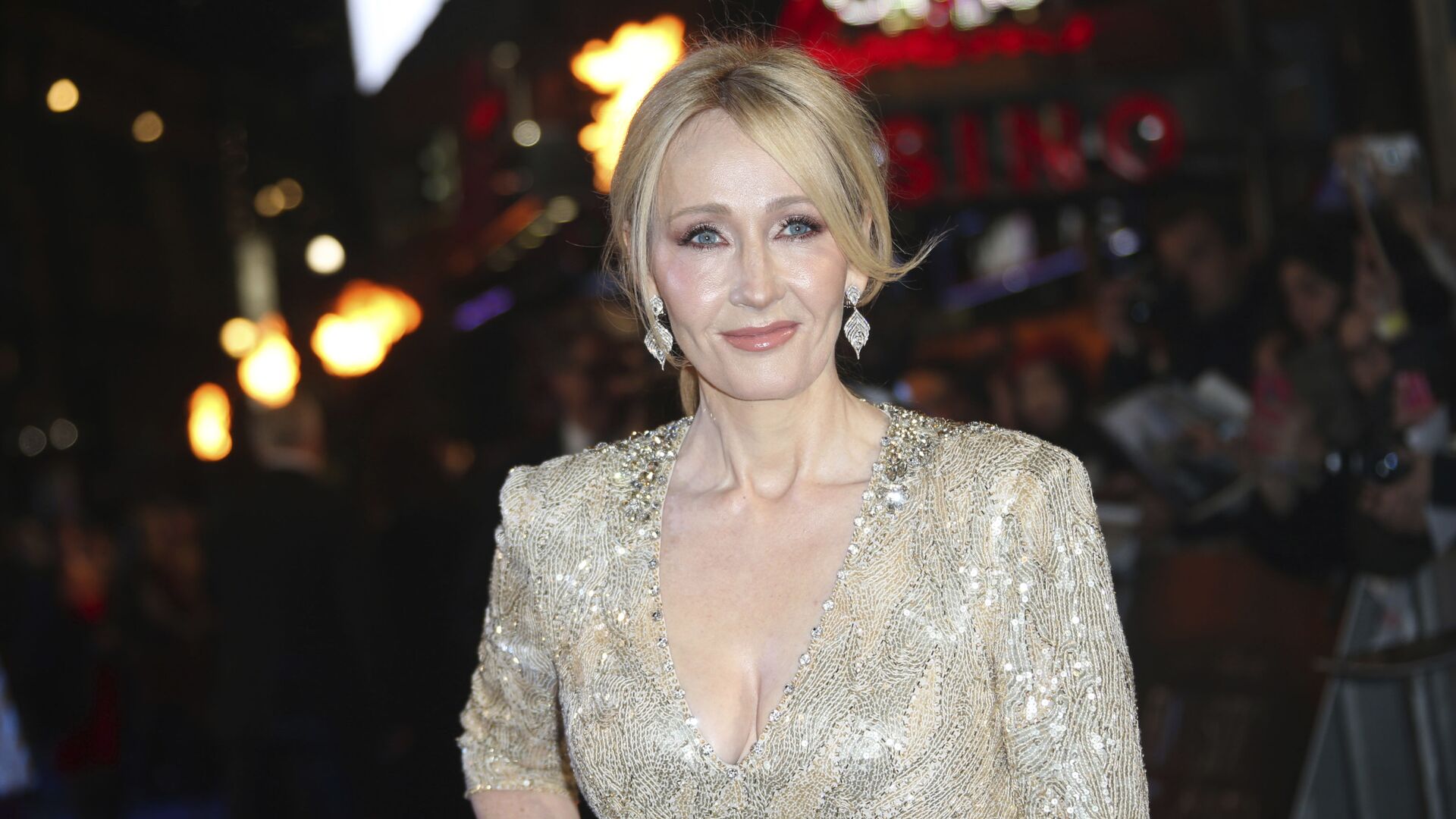 Author J.K. Rowling poses for photographers upon arrival at the premiere of the film 'Fantastic Beasts And Where To Find Them' in London, Tuesday, Nov. 15, 2016.  - Sputnik International, 1920, 23.04.2022