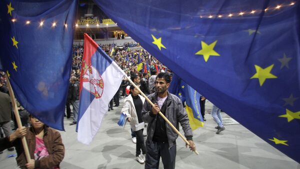Supporter of Pro-Western former Serbian President and presidential candidate Boris Tadic waves with Serbian , center, and EU flags during a final pre-election rally in Belgrade, Serbia, Thursday, May 17, 2012. - Sputnik International