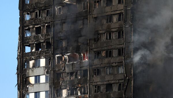 The burnt facade of a tower block is seen as firefighters tackle a serious fire at Latimer Road in West London, Britain June 14, 2017 - Sputnik International