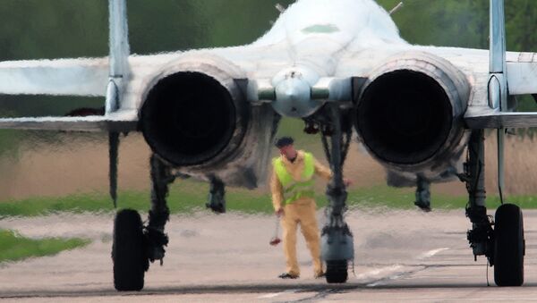 Aeromechanic conducts preflight inspection of the Su-27 before the start of the training flight at the Chkalovsk airport in the Kaliningrad region. File photo - Sputnik International