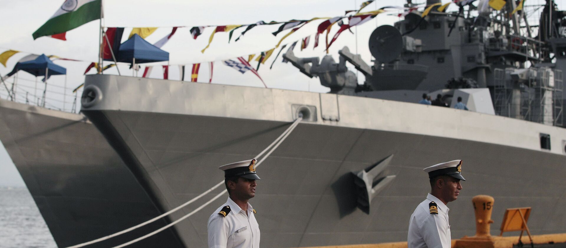 Indian sailors walk beside Indian Navy ships, from left, INS Ranvijay (D55), a Rajput class destroyer, and INS Saptura, a Shivalik-class stealth multi-role frigate, as they arrive at Berth 15, South Harbour, in Manila, Philippines on Wednesday, June 12, 2013 - Sputnik International, 1920, 02.08.2021