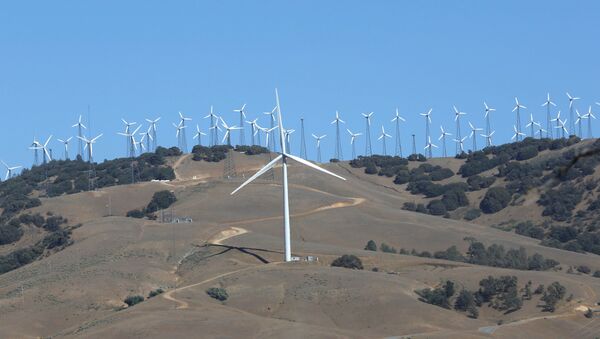 Wind turbine (front C) is pictured at a wind farm in Tehachapi, California, U.S. (File) - Sputnik International