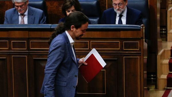 Podemos leader Pablo Iglesias passes in front of Prime Minister Mariano Rajoy during a motion of no confidence debate in parliament in Madrid, Spain, June 13, 2017 - Sputnik International