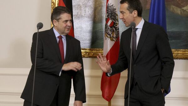 German Minister of Foreign Affairs Sigmar Gabriel and Austrian Chancellor Christian Kern, from left, gesture during a news conference (File) - Sputnik International