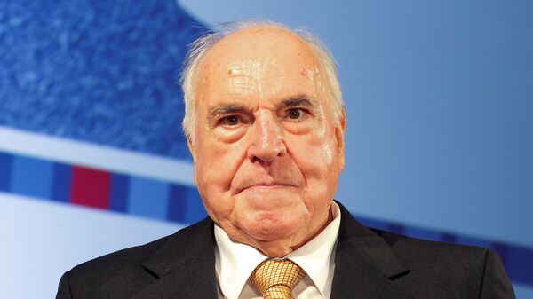 Germany's former Chancellor Helmut Kohl attends a stamp unveiling ceremony during a reception in Berlin. (File) - Sputnik International