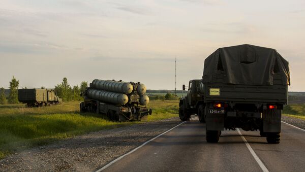 S-300 Favorite surface-to-air missile systems battalion during a march conducted as part of a bilateral drill involving air defense and aviation forces of the Western Military District - Sputnik International