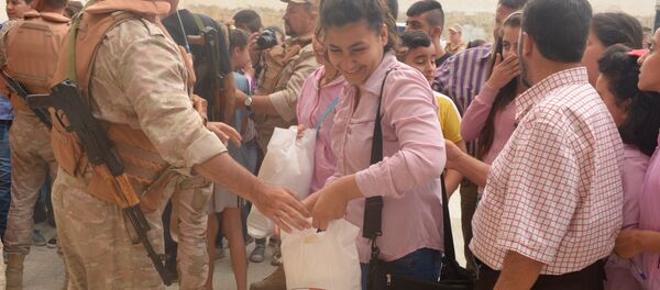 Officers distribute humanitarian aid in Latakia Governorate, Syria Officers distribute humanitarian aid in Latakia Governorate, Syria - Sputnik International