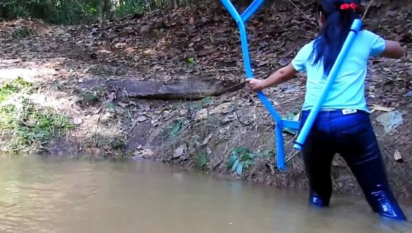 Amazing Girl Uses PVC Pipe Compound BowFishing To Shoot Fish -Khmer Fishing At Siem Reap Cambodia - Sputnik International