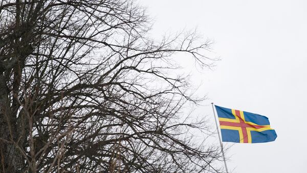 Flag of the southwestern Finnish Aaland Islands of the Baltic Sea flying in Mariehamn. (File) - Sputnik International