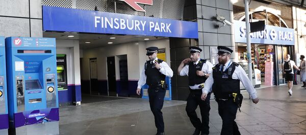 Police patrol outside Finsbury Park station in north London after a vehicle hit pedestrians, on June 19, 2017. - Sputnik International