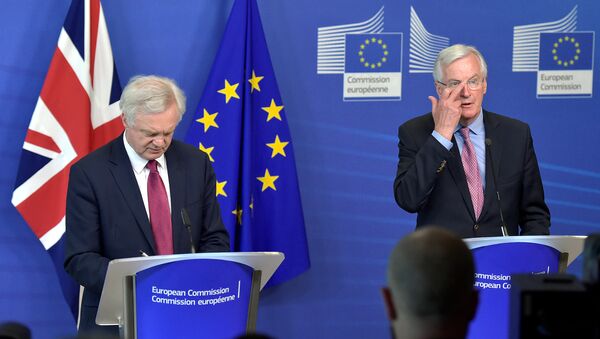 The European Union's chief Brexit negotiator Michael Barnier (R) welcomes Britain's Secretary of State for Exiting the European Union David Davis at the European Commission ahead of their first day of talks in Brussels, Belgium, June 19, 2017. - Sputnik International