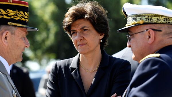 French Minister of the Armed Forces Sylvie Goulard (C) attends the ceremony to mark the 77th anniversary of late French General Charles de Gaulle's resistance call of June 18, 1940, at the Mont Valerien memorial in Suresnes, near Paris, France, June 18, 2017 - Sputnik International