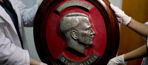 Members of the federal police show a bust relief portrait of Nazi leader Adolf Hitler at the Interpol headquarters in Buenos Aires, Argentina, Friday, June 16, 2017. Members of the federal police show a bust relief portrait of Nazi leader Adolf Hitler at the Interpol headquarters in Buenos Aires, Argentina, Friday, June 16, 2017. - Sputnik International