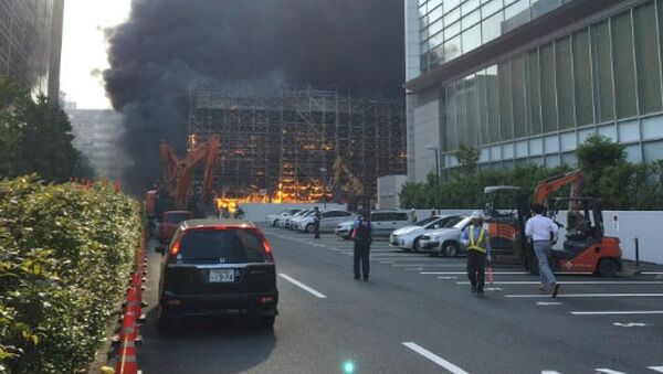 Fire engulfs a distribution center in central Tokyo, Japan June 20, 2017, in this still image taken from video obtained on social media - Sputnik International