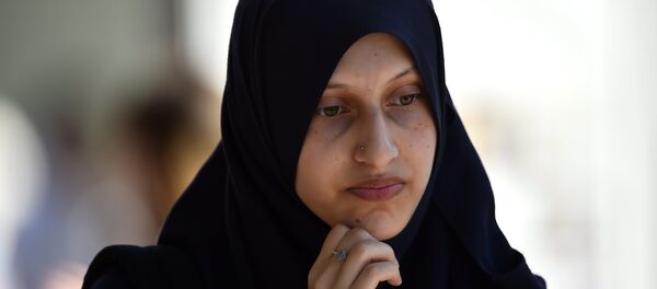 A woman in Muslim dress stands at a bus stop near the scene of an attack where a van was driven at Muslim outside a mosque in Finsbury Park in North London, Britain, June 19, 2017. A woman in Muslim dress stands at a bus stop near the scene of an attack where a van was driven at Muslim outside a mosque in Finsbury Park in North London, Britain, June 19, 2017. - Sputnik International