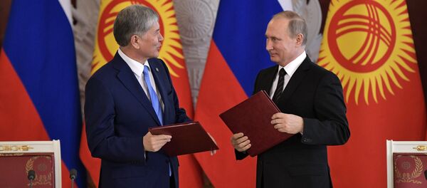 Russian President Vladimir Putin and President of Kyrgyzstan Almazbek Atambayev, left, sign a declaration on strengthening alliance and strategic partnership, following Russian-Kyrgyz talks Russian President Vladimir Putin and President of Kyrgyzstan Almazbek Atambayev, left, sign a declaration on strengthening alliance and strategic partnership, following Russian-Kyrgyz talks - Sputnik International