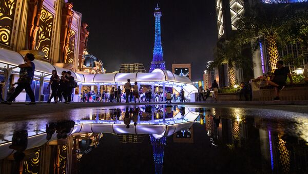Tourists look at a replica of the Eiffel Tower after the opening of the Sands new mega resort The Parisian in Macau, on September 13, 2016. Billionaire casino tycoon Sheldon Adelson predicted a revival for beleaguered Macau as he launched his new Paris-themed mega resort, with the gambling enclave betting its fortunes on mass market tourists. - Sputnik International