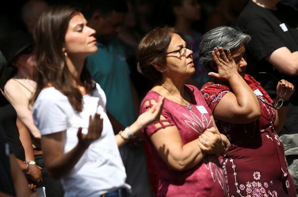 A woman wipes away tears as others pray during a service at a church near the Grenfell apartment tower in North Kensington, London, Britain, June 18, 2017. A woman wipes away tears as others pray during a service at a church near the Grenfell apartment tower in North Kensington, London, Britain, June 18, 2017. - Sputnik International