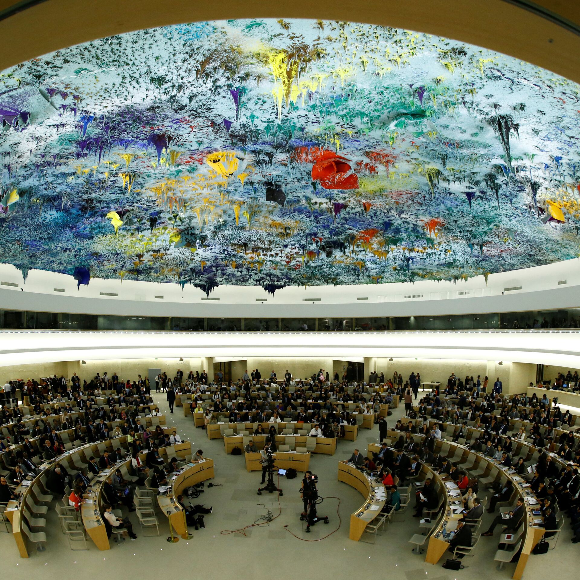 2022 год оон. Совет по правам человека ООН. Панно в зале ООН. Дворец наций в Женеве. Зал заседаний ООН фреска.