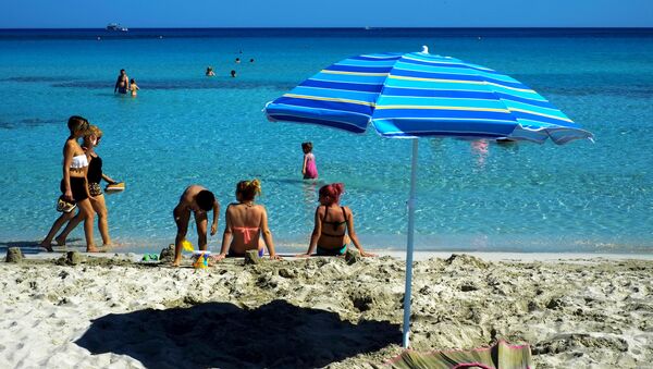 Tourists enjoy the sea and the good weather at Ayia Napa resort in southeast part of the Island of Cyprus (File) - Sputnik International