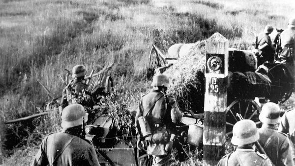 Nazi German troops at the Soviet state border marker, 22 June 1941 - Sputnik International