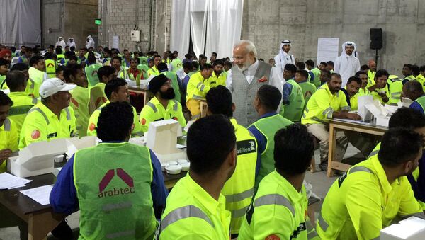 In this Saturday June 4, 2016 photo released by the Indian Prime Minister's Tweeter, Indian Prime Minister Narendra Modi, center, meets with hundreds of Indian laborers at a workers' camp in the capital Doha, Qatar - Sputnik International