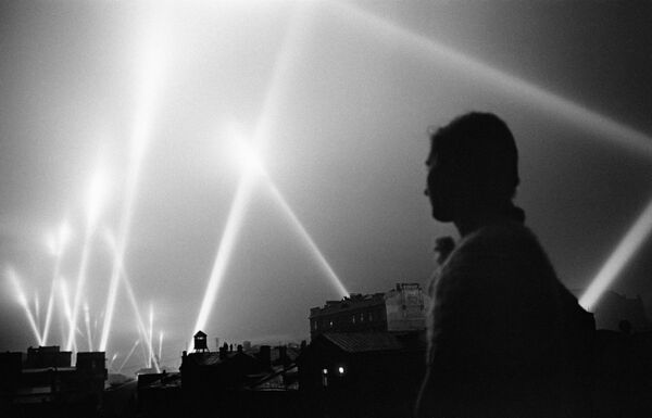 Moscow, June 1941. Air-Defense Force searchlights illuminating the Moscow sky. - Sputnik International