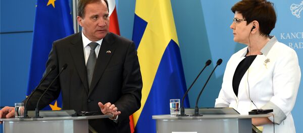 Polish Prime Minister Beata Szydlo (R) and Swedish Prime Minister Stefan Lofven attend a press conference after their meeting on June 20, 2017 in Warsaw Polish Prime Minister Beata Szydlo (R) and Swedish Prime Minister Stefan Lofven attend a press conference after their meeting on June 20, 2017 in Warsaw - Sputnik International