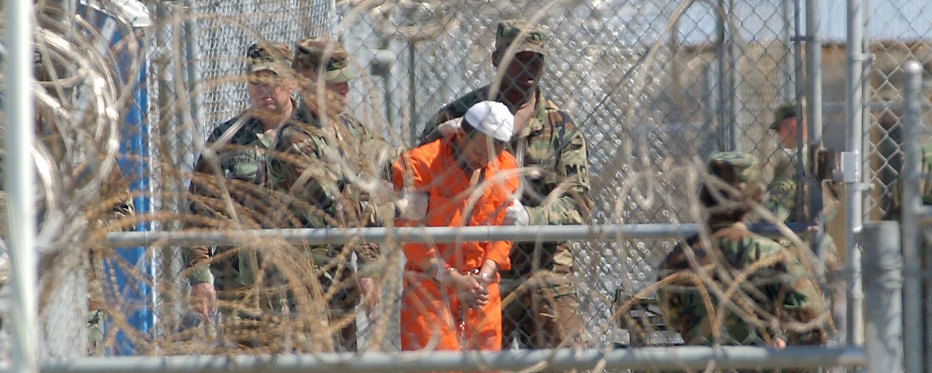 A detainee from Afghanistan is led by military police with his hands chained at Camp X-Ray at the U.S. Naval Base in Guantanamo Bay, Cuba, in this Feb. 2, 2002, file photo - Sputnik International, 1920, 09.09.2021