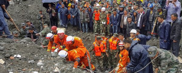 People search for survivors at the site of a landslide in Xinmo Village, Mao County, Sichuan province, China June 24, 2017 People search for survivors at the site of a landslide in Xinmo Village, Mao County, Sichuan province, China June 24, 2017 - Sputnik International