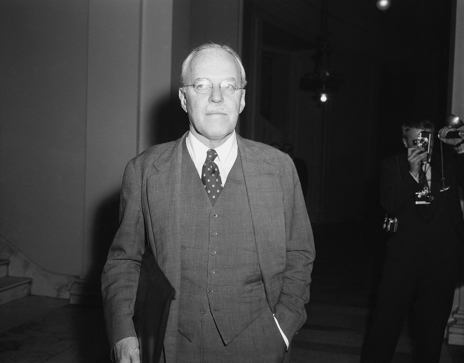 Allen Dulles, director of the Central Intelligence Agency, leaves the hearing room on Nov. 27, 1957, after giving closed door testimony before the senated preparedness subcommittee. Dulles told what Sen. Stuart Symington (D-Mo) called a sad and shocking story of the missile competition with Soviet Russia. - Sputnik International, 1920, 03.01.2022