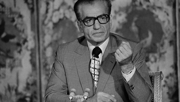The Shah of Iran, Mohammad Reza Pahlavi, gestures during a press conference at the Trianon in Versailles, near Paris, France on June 27, 1974. - Sputnik International