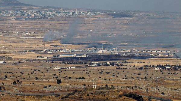 Israeli-occupied Golan Heights shows smoke billowing from the Syrian side of the border - Sputnik International