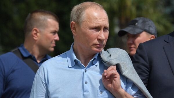 Russian President Vladimir Putin visits the Artek international children's center in Crimea - Sputnik International
